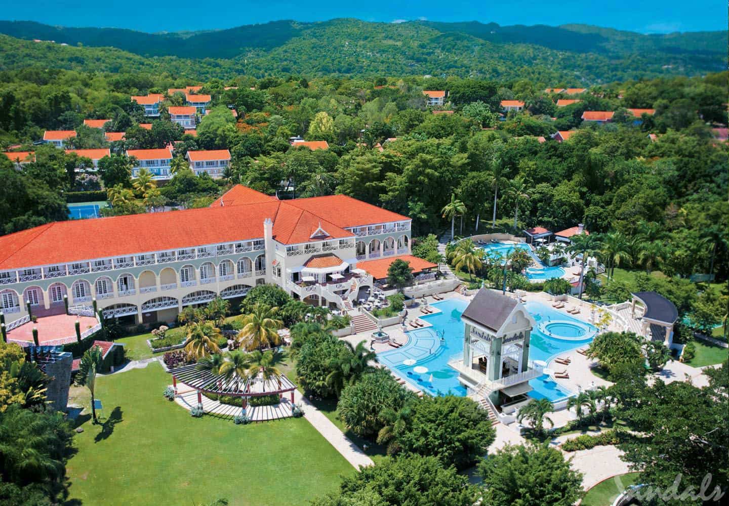 Ochi Beach Offer Jamaica arial view of pool and outside of hotel