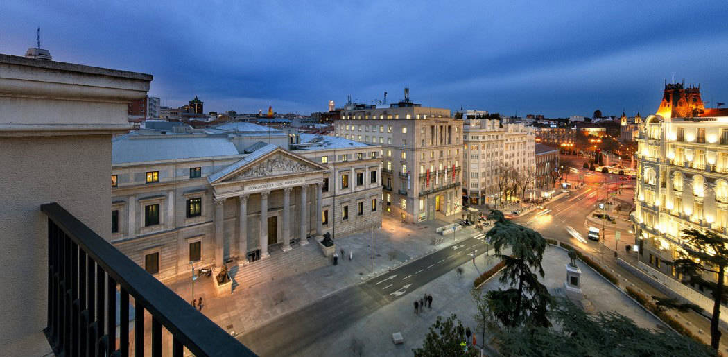 Villa Real Hotel Madrid Offer Outside column building view